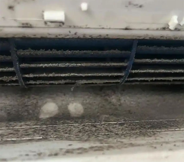 桂东空调吹的风有股烧焦味是怎么回事